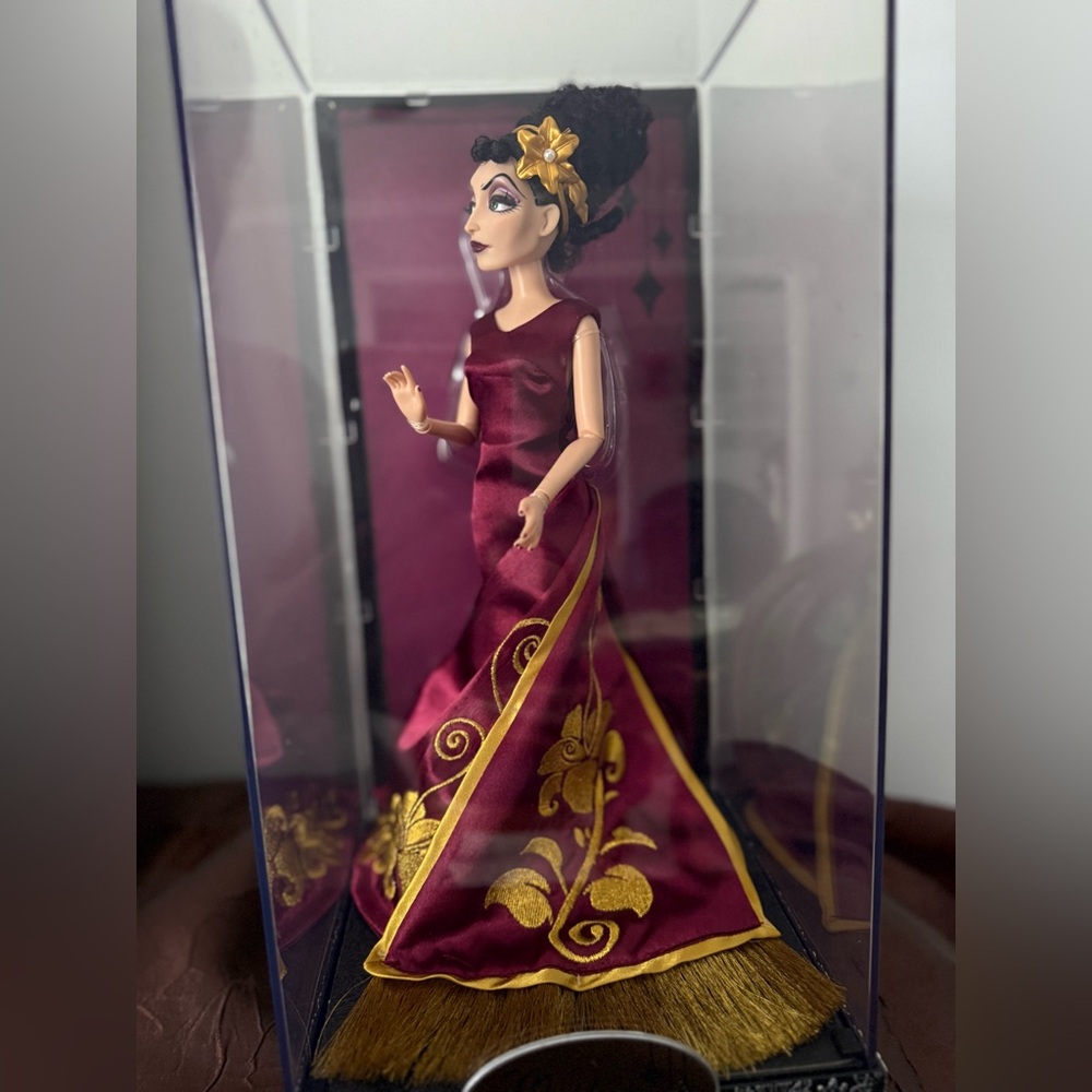 Disney Store Villains Designer Collection Mother Gothel Doll [Trendy Terror] - Picture 9 of 15